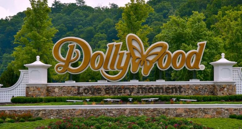 Dollywood Entrance sign